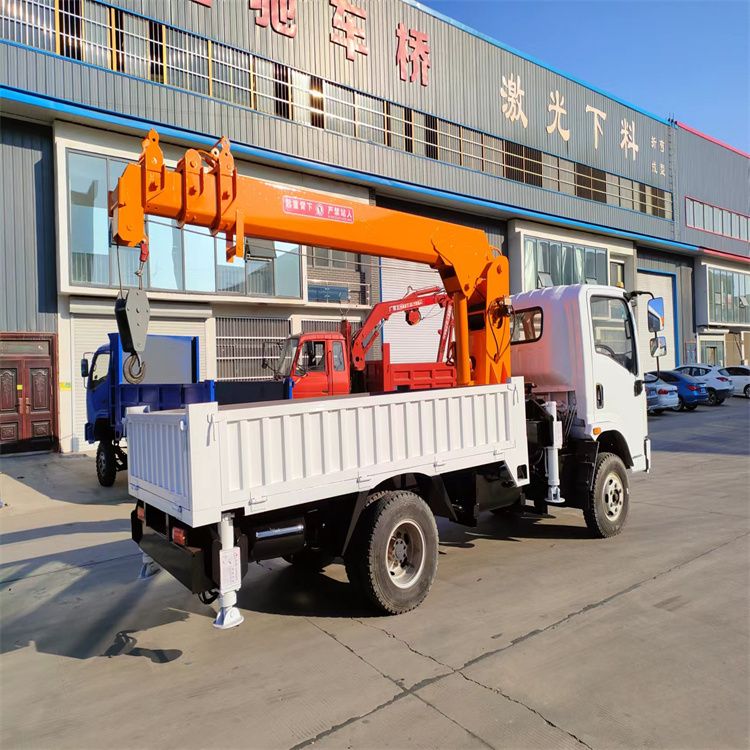 北港镇三轮随车吊定制 农用改装机自备吊中瑞长期出售